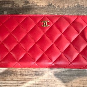 Authentic ⭐️CHANEL Red Lambskin Wallet ⭐️